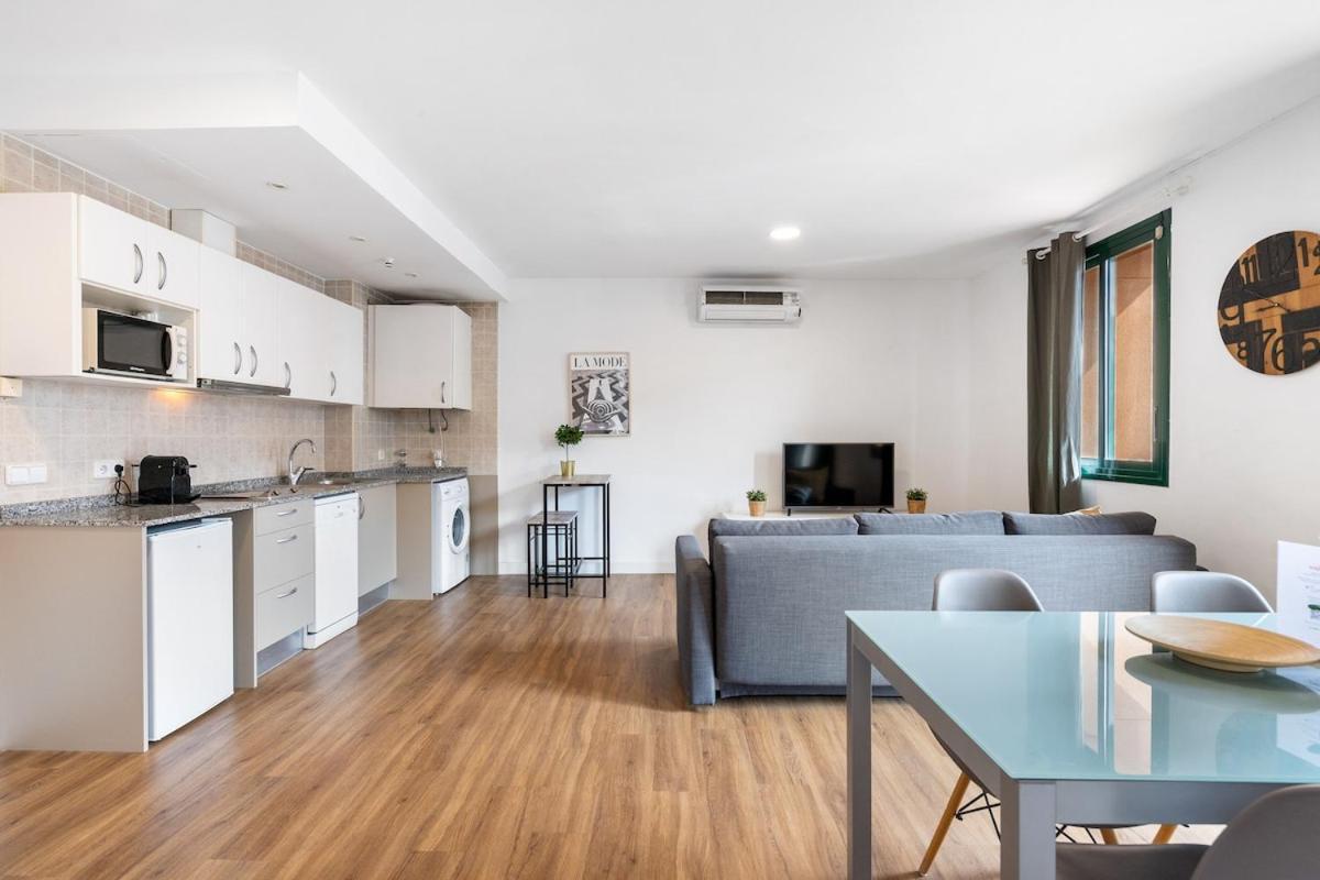 Lodging Apartments Liceu G1 Barcelona Bagian luar foto