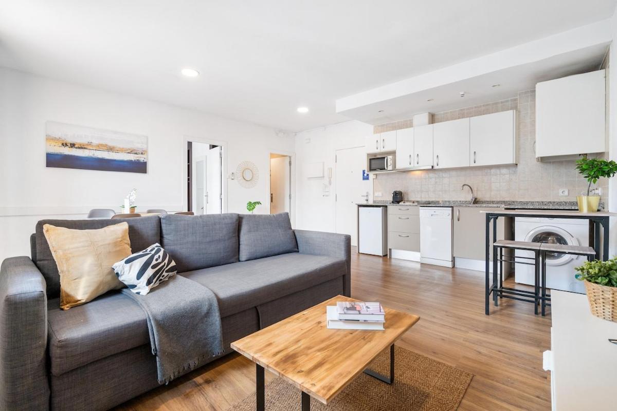 Lodging Apartments Liceu G1 Barcelona Bagian luar foto