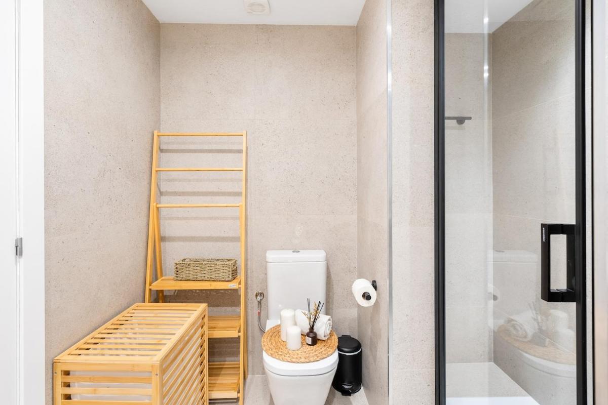 Lodging Apartments Liceu G1 Barcelona Bagian luar foto
