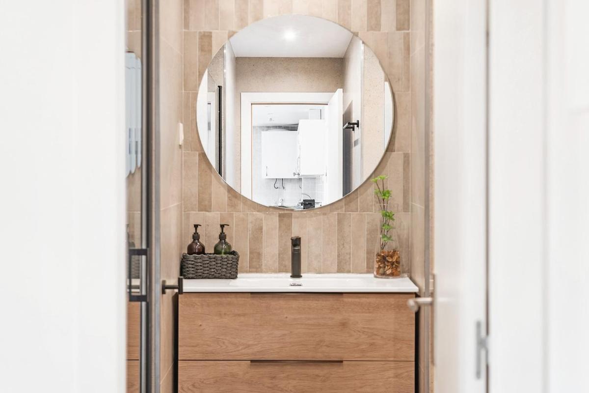 Lodging Apartments Liceu G1 Barcelona Bagian luar foto