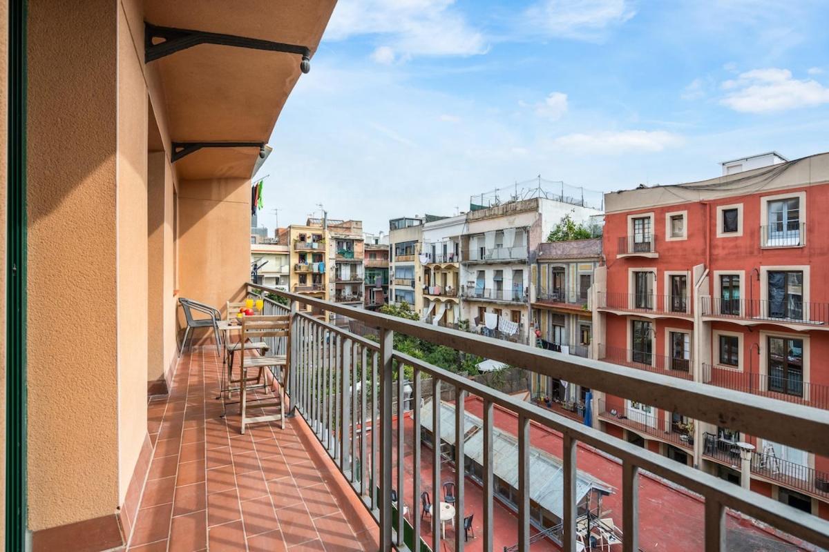 Lodging Apartments Liceu G1 Barcelona Bagian luar foto