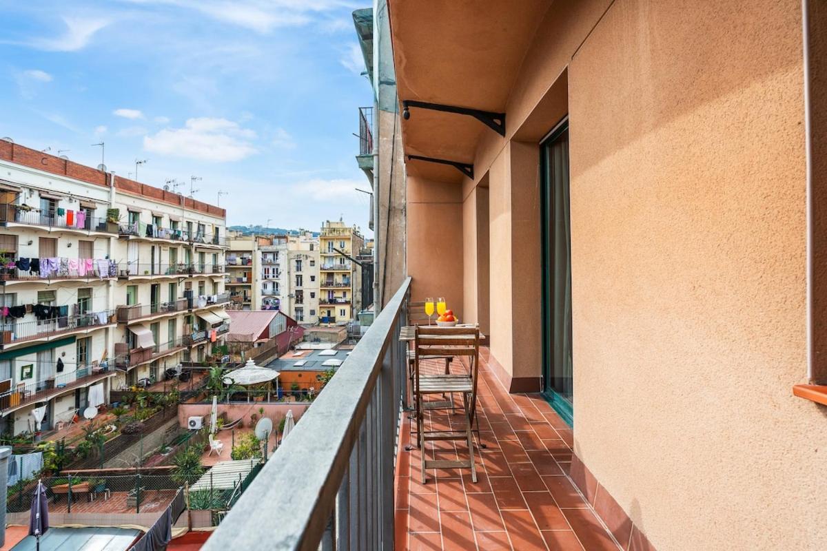Lodging Apartments Liceu G1 Barcelona Bagian luar foto