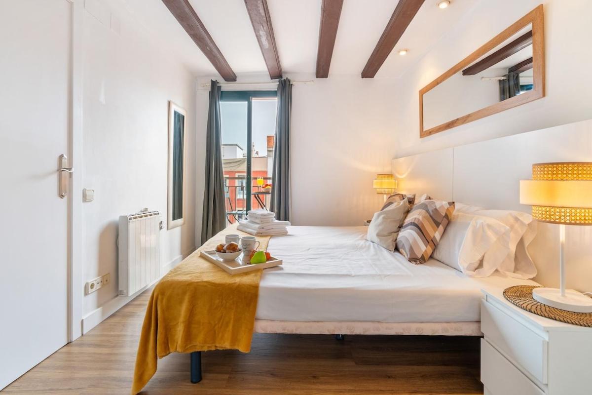 Lodging Apartments Liceu G1 Barcelona Bagian luar foto