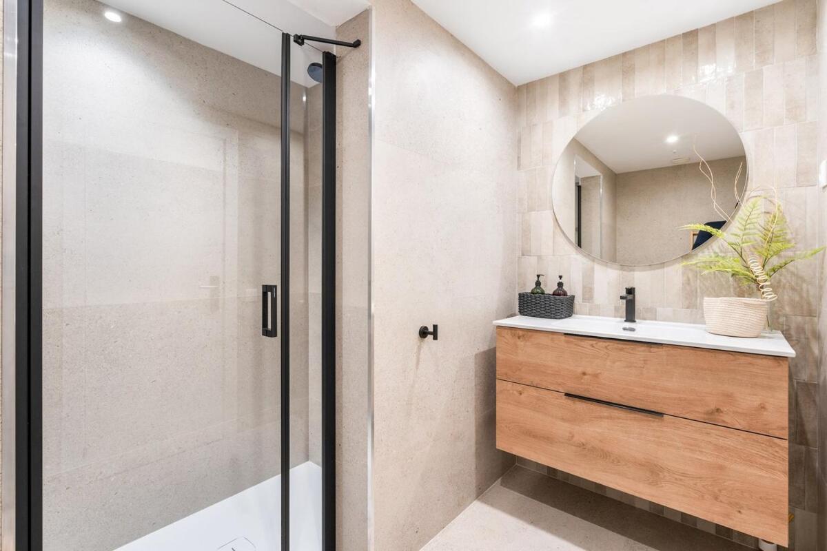 Lodging Apartments Liceu G1 Barcelona Bagian luar foto