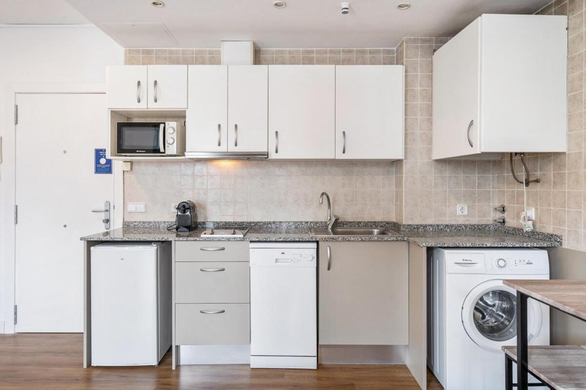 Lodging Apartments Liceu G1 Barcelona Bagian luar foto
