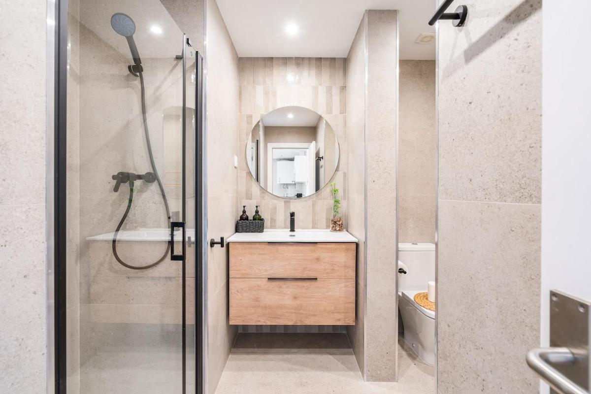 Lodging Apartments Liceu G1 Barcelona Bagian luar foto
