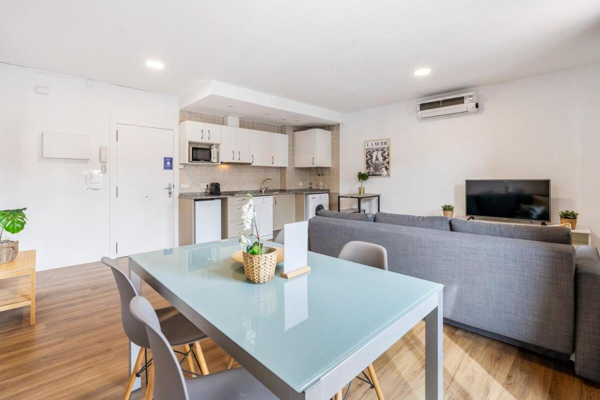 Lodging Apartments Liceu G1 Barcelona Bagian luar foto