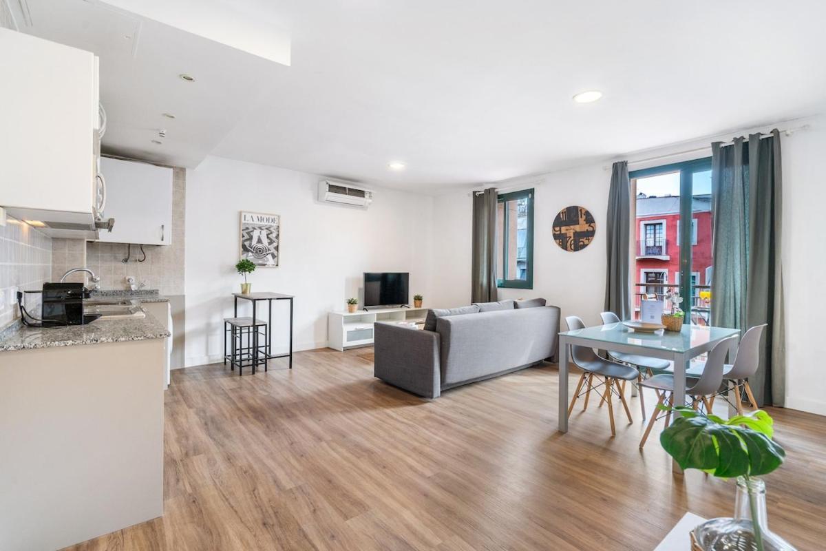Lodging Apartments Liceu G1 Barcelona Bagian luar foto