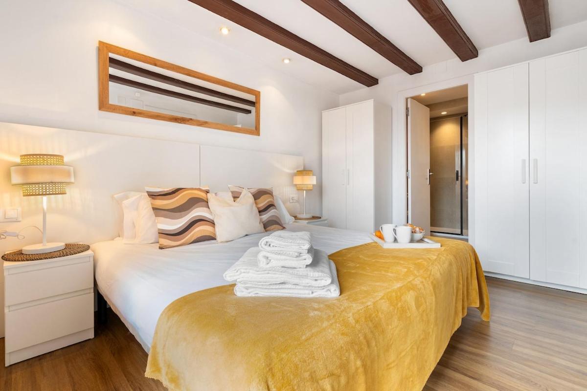 Lodging Apartments Liceu G1 Barcelona Bagian luar foto
