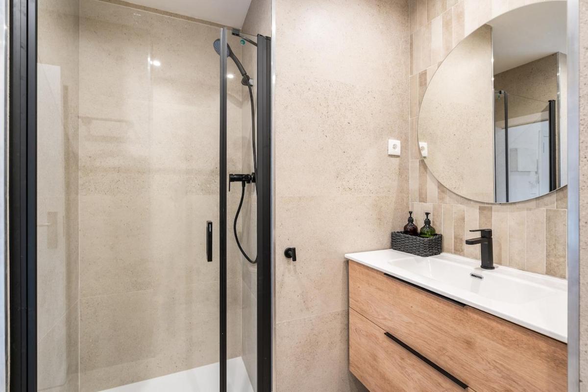 Lodging Apartments Liceu G1 Barcelona Bagian luar foto